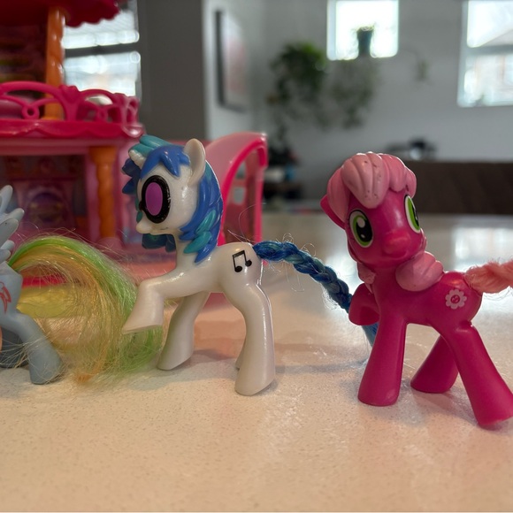 Hasbro Pink and Yellow Pony Playset - Picture 4 of 12